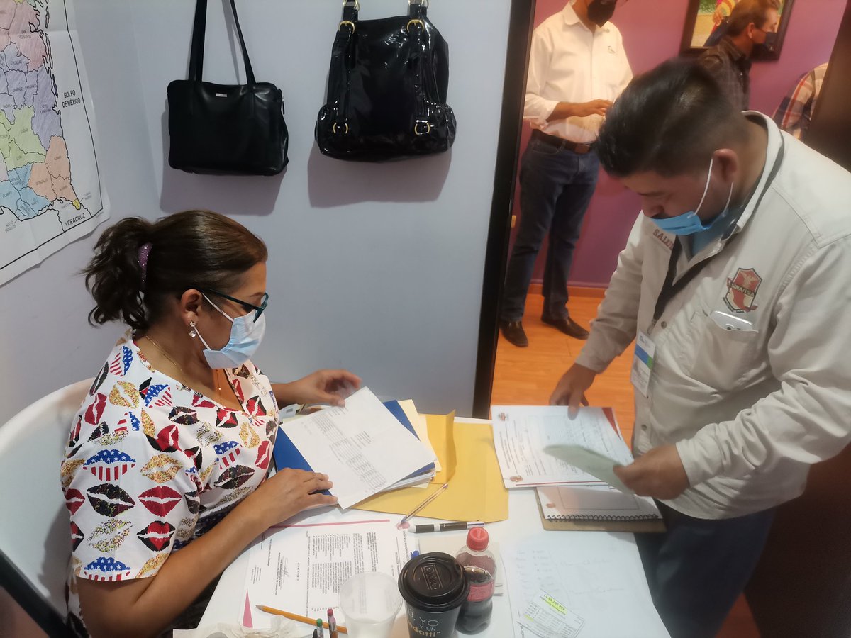 sinaitsa's tweet photo. El Comité Ejecutivo Nacional del #SINAITSA dándole certeza al proceso electoral de elección del Comité Ejecutivo Seccional de #Tamaulipas recibiendo las primeras actas de las casillas instaladas.
@palomitarelowde @valenzo14 @FEDESSPNacional https://t.co/Ri9FAVrjHR