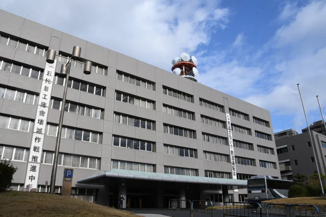 無免許運転なのに「早くトイレに行きたかった」から店に車突っんだ？！