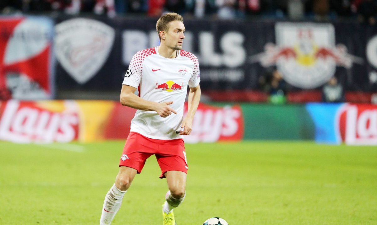 8. Stefan Ilsanker:Estuvo también, como Gulacsi, de 2015 a 2020, y costó también 3 millones de euros. Insisto en lo de costó.En 105 partidos solo metió un gol. Fue en su primera temporada.