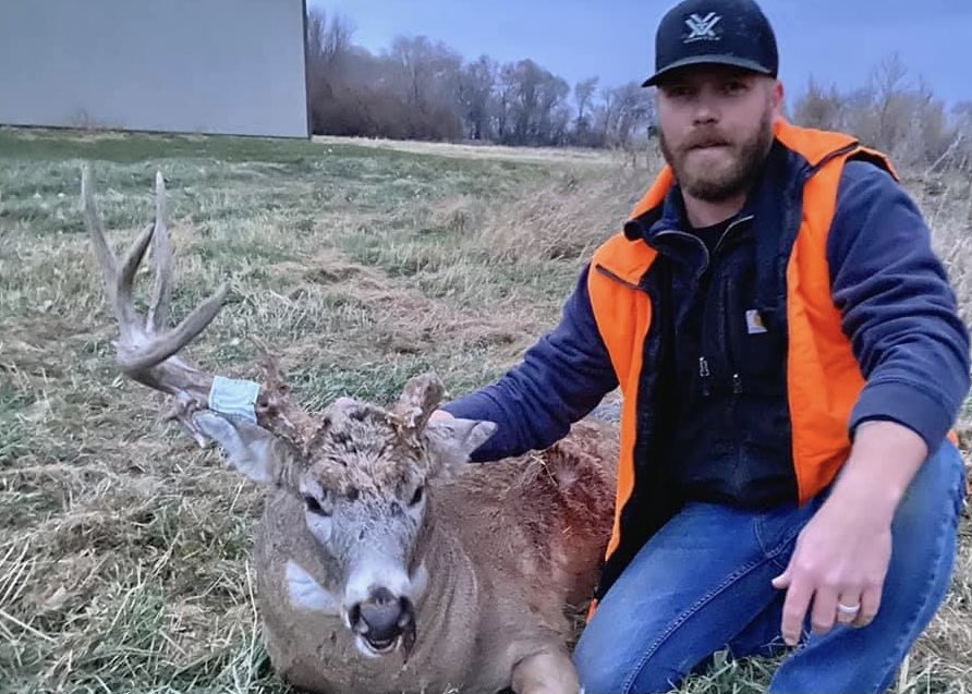 UniBuck1's tweet image. Just about made it a week into rifle season before my cousin Spud got iced by this bearded badass. Me and Spud were just together up north of Buffalo ND, getting greased on Deer Beer.  The only thing lower than the drinks there are the ladies standards.
#ripSpud #bucknasty