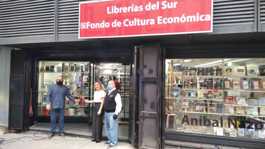 NicolasMaduro's tweet photo. Inauguramos en el Bulevar de Sabana Grande una Librería conjunta entre la Librería del Sur y el Fondo de Cultura Económica de México, que lleva el nombre de “Anibal Nazoa”. Invito al pueblo, a todos los lectores y lectoras, a visitarla y a disfrutar de sus excelentes libros. https://t.co/ulgpYbqjKe