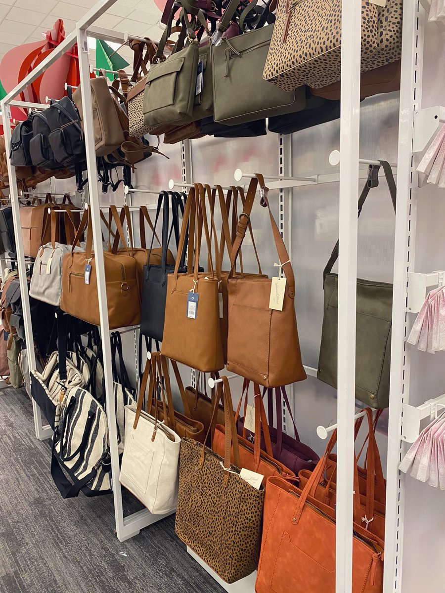 I spent some time last night cleaning up our accessories floor pad—I’m really loving these shades in #UniversalThread I can’t chose which bag to get?! 😍😍 #worksomewhereyoulove #giftideas