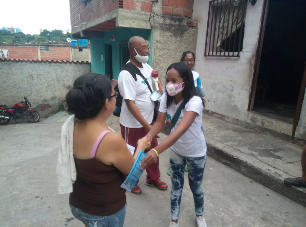 spv_miranda's tweet photo. Ruíz Pineda #Guarenas recibió a los candidatos @SpvHenryalvarez y @jissel0594 Soluciones Para Venezuela es inclusión, reconciliación, en @SPVSoluciones escuchamos a nuestra gente y brindamos soluciones para la paz y la estabilidad de nuestro pueblo #EstoTieneSolucion 🇻🇪 https://t.co/LkgC6oM6Pc