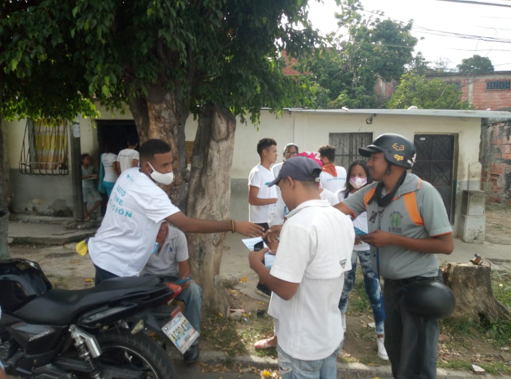 spv_miranda's tweet photo. Ruíz Pineda #Guarenas recibió a los candidatos @SpvHenryalvarez y @jissel0594 Soluciones Para Venezuela es inclusión, reconciliación, en @SPVSoluciones escuchamos a nuestra gente y brindamos soluciones para la paz y la estabilidad de nuestro pueblo #EstoTieneSolucion 🇻🇪 https://t.co/LkgC6oM6Pc