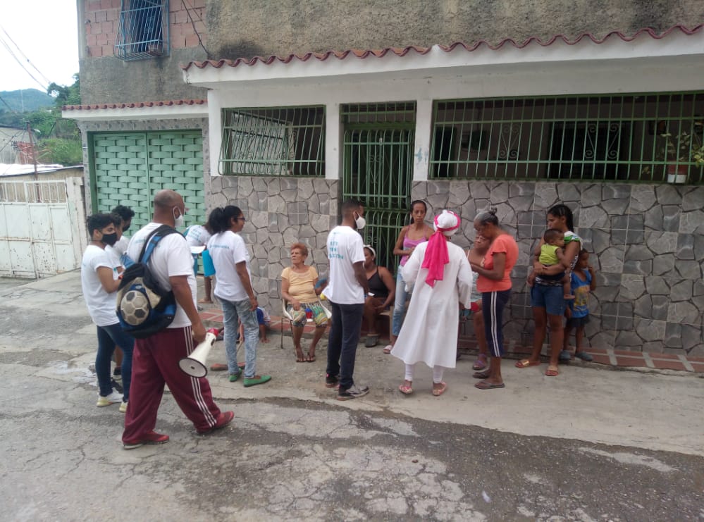 spv_miranda's tweet photo. Ruíz Pineda #Guarenas recibió a los candidatos @SpvHenryalvarez y @jissel0594 Soluciones Para Venezuela es inclusión, reconciliación, en @SPVSoluciones escuchamos a nuestra gente y brindamos soluciones para la paz y la estabilidad de nuestro pueblo #EstoTieneSolucion 🇻🇪 https://t.co/LkgC6oM6Pc