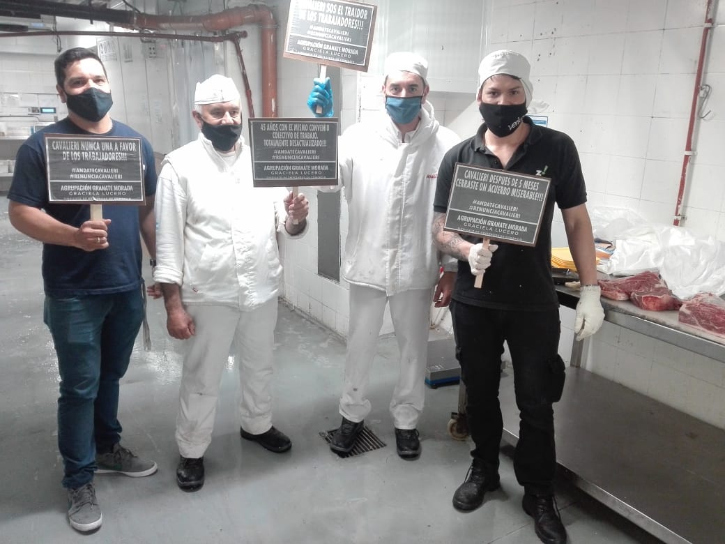 diegodas52's tweet photo. #andatecavalieri
#reninciacavalieri
No representas a los trabajadores
@ibocortez49 
@SubOrganizacion 
@MuerzaRamon 
@aldecoto https://t.co/MFNCGTmneu