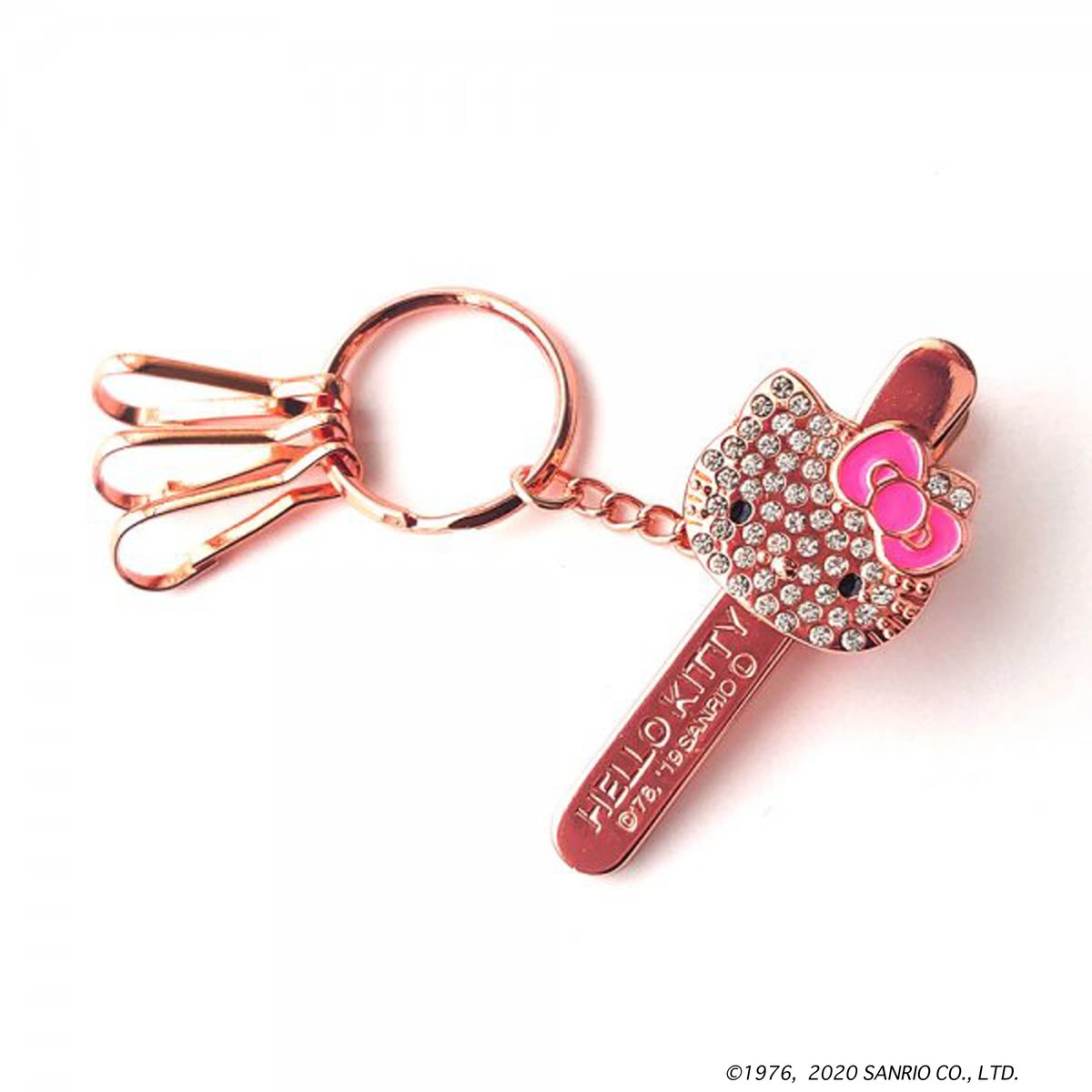 「ハローキティ バッグキークリップ・PKキラキラ輝くストーンがオシャレバッグの中で」ご当地キティのイラスト