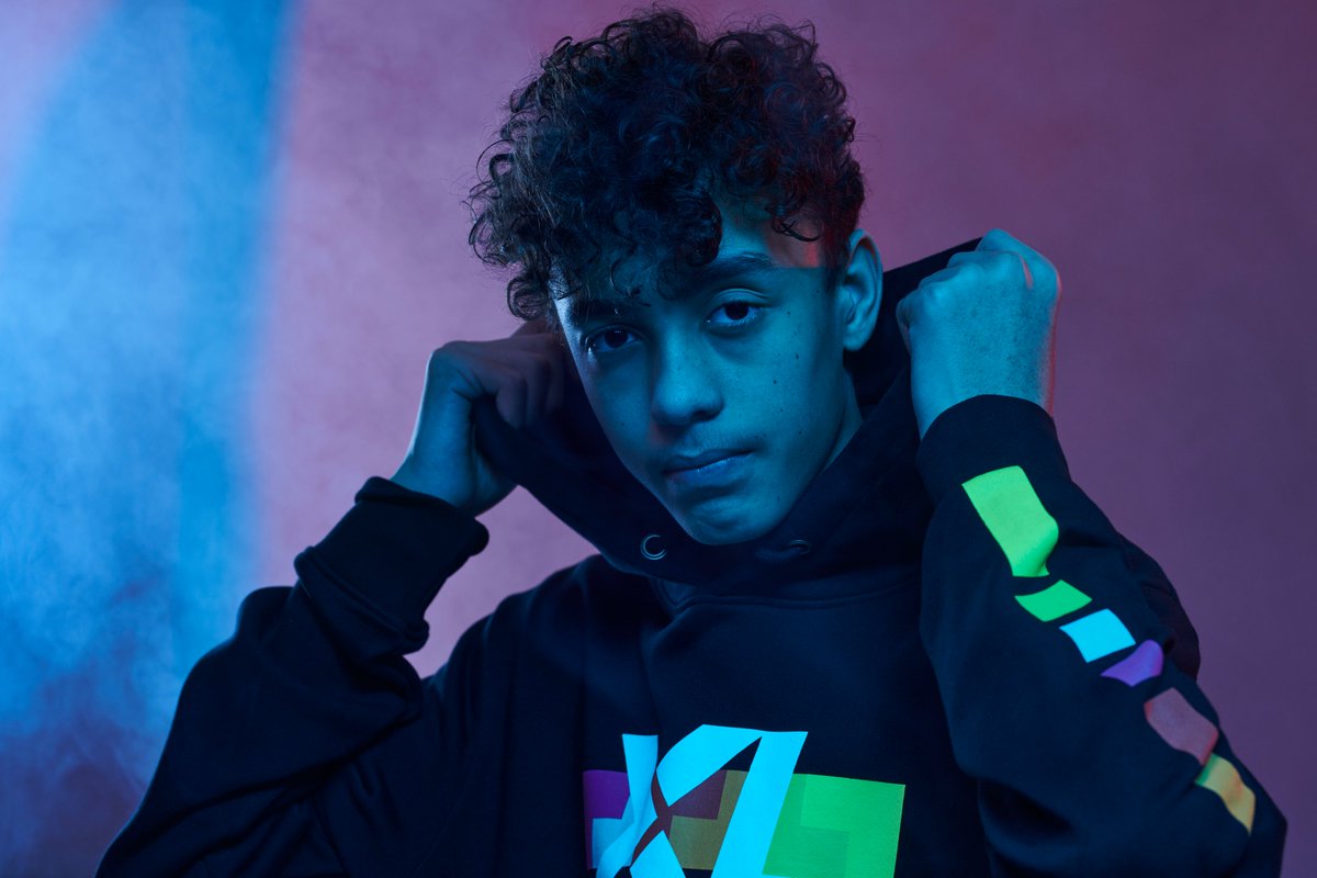 Quote tweet this tweet and get 0 likes, 0 RT’s and 0 comments by 12pm tomorrow, winner gets a free XL.2020 hoodie 🤤