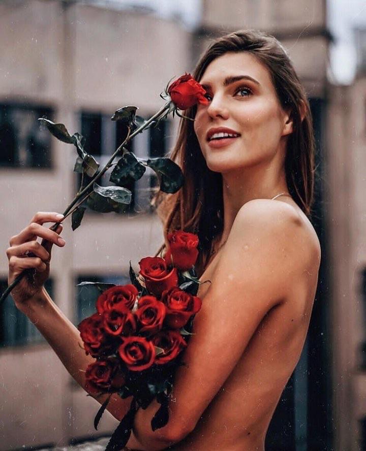 Tai_addams's tweet photo. Hilo de @macabeso y la luna 🌙 con colores 🌈  porque si 🤷🏻‍♀️

♥️ 
BEYOUTIFUL MACABESO
#MacaBesoThursday https://t.co/1LChEMxNuT