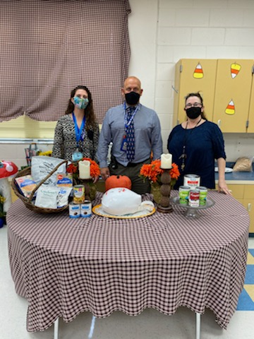 Food Brings Hope delivered some very special Thanksgiving turkeys with all the fixings to SDE today! We are ever grateful for the generosity! <a href="/theschwartz96/">Greg Schwartz</a> <a href="/c_desimini/">Ciana Desimini</a> <a href="/MeganPellicer/">Megan Pellicer</a> <a href="/klowrey22/">Katie Lowrey</a> <a href="/JilkaJane/">JaneJilka</a>