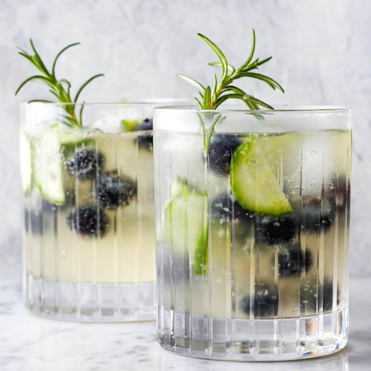 FruitsfromChile's tweet photo. There's nothing more refreshing than this Blueberry #GingerCocktail - just add your favorite liquor. Happy #NationalHappyHourDay! https://t.co/eOeP2iJfbT https://t.co/lBdBfjQN5v