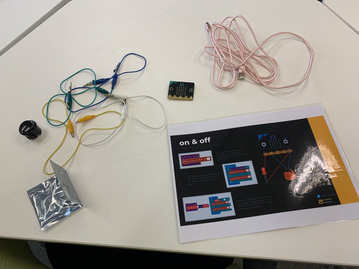 sdhesketh's tweet image. Lesson 2 on and off using a LED and button! @garystager @rogerwagner @stulowe80 @microbit_edu @mrkpyp @AdamHillEDU @PaulHamilton8 @MikeReading #MakerSpace #makerbit #edtechchat #pyp
