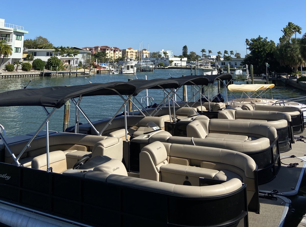 Pontoon boat or Deck boat?  Your choice is ready for you! 🚤🏝🌞😎 #treasureislandflorida #boatrental #pontoonboat #johnspass #madeirabeach #stpetebeach #shellkey