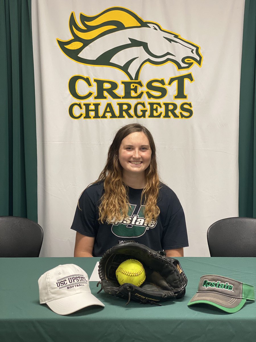 Mackenzieh08's tweet photo. It’s officially official!! So excited to get to say I am a Spartan!! Thanks for everyone who has been there to coach/support me through it all. I am so ready for the next 4 years 💚 @PACKUPSTATE @coachtmccall @HawkinsChawkins https://t.co/5tCgAq8LJb