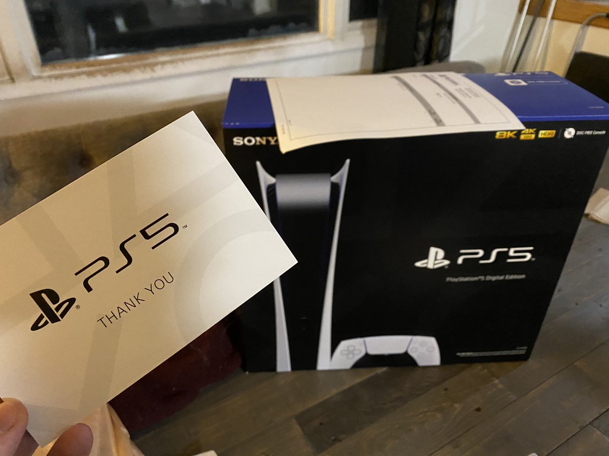 Lancescape_Life's tweet photo. A thank you card and special gift! Thank you @Sony and @PlayStation https://t.co/bbnOlOK9M2