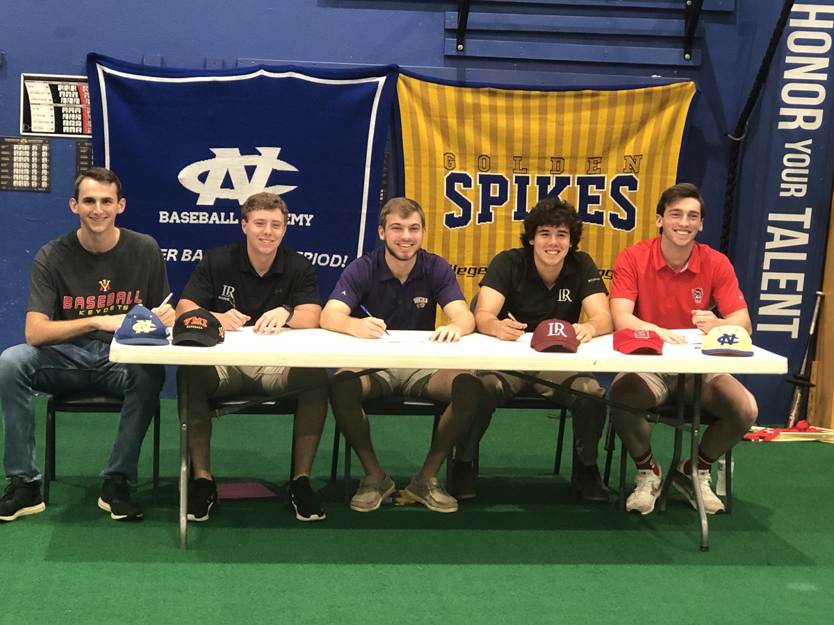 PaddyM1715's tweet photo. Signing day! 📃🖊 @CoachMoranda @TKSandefur45 @CatamountBSB https://t.co/uohlbJx9Z1