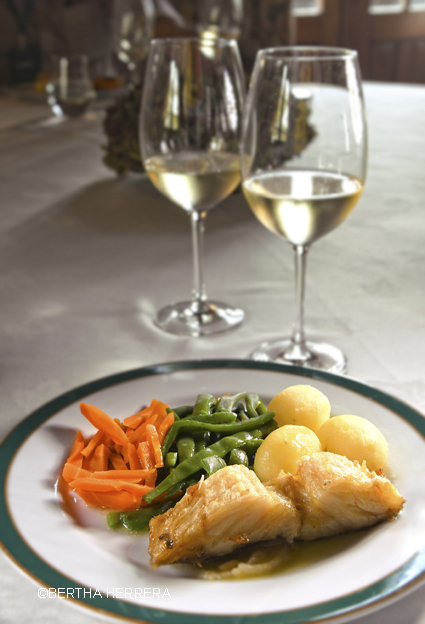 ConApetito's tweet photo. #Enterate ¿cuál es el Vinho Verde más vendido de Portugal?. Vinos que gustan en muchos lugares del mundo por sus sabores afrutados, frescos.
https://t.co/nOvpRCIpat
@Aveleda @vinhoverde
#vinhoverdewines #VinhoVerdeWineLover #vinosportugueses https://t.co/Nc72Jp3ngM