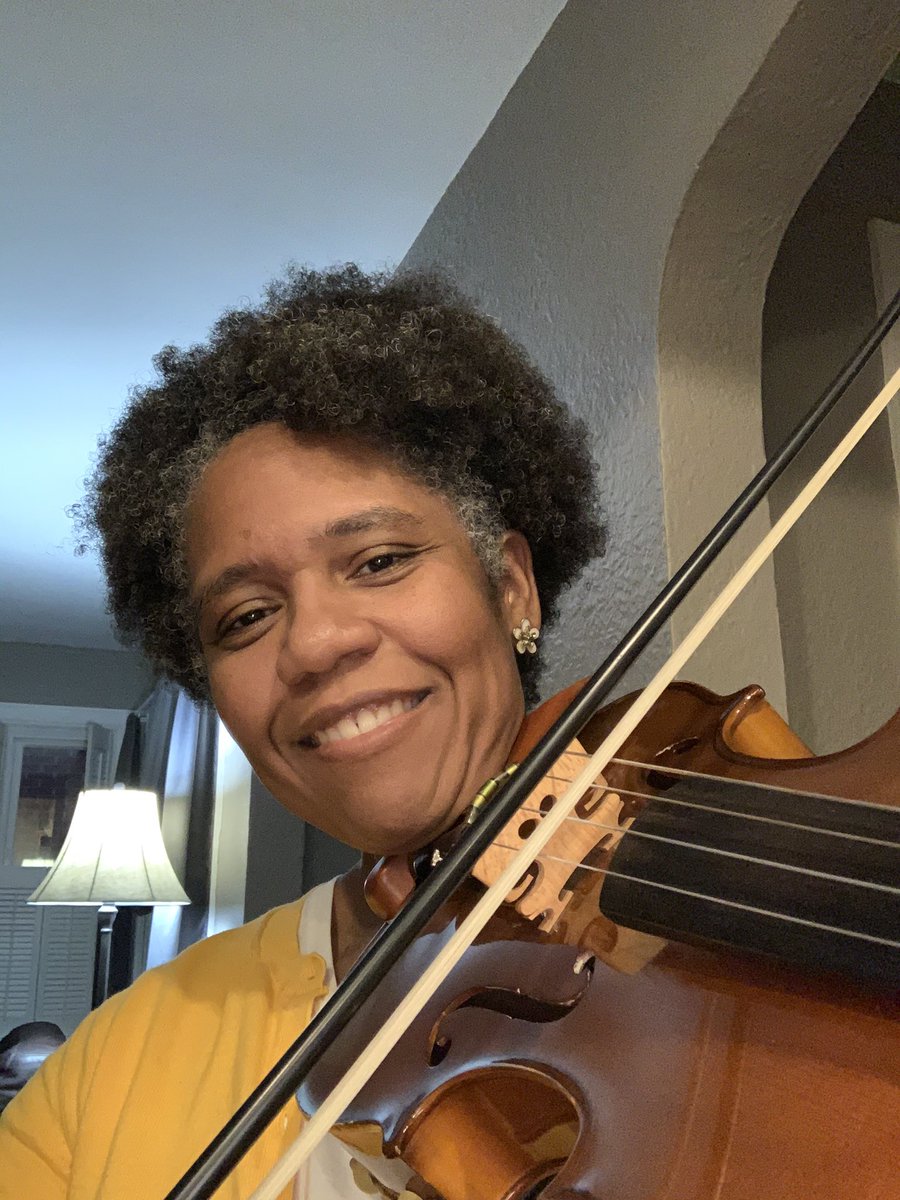 DautermanL's tweet image. Had fun helping the divas with their homework tonight! We talked double-stops, 2nd position, and vibrato! I even made them a video tutorial of their orchestra music to use for their practice 🎶😊 

#homeschoolorchestra #fiddling #momcanplaytheviolin