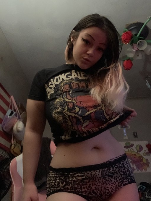 play my favorite song &amp; spit in my mouth🕯🖤 https://t.co/dYKJxLkgGL<a href="/tag/newprofilepic"class="tags"><span>#newprofilepic</span></a>