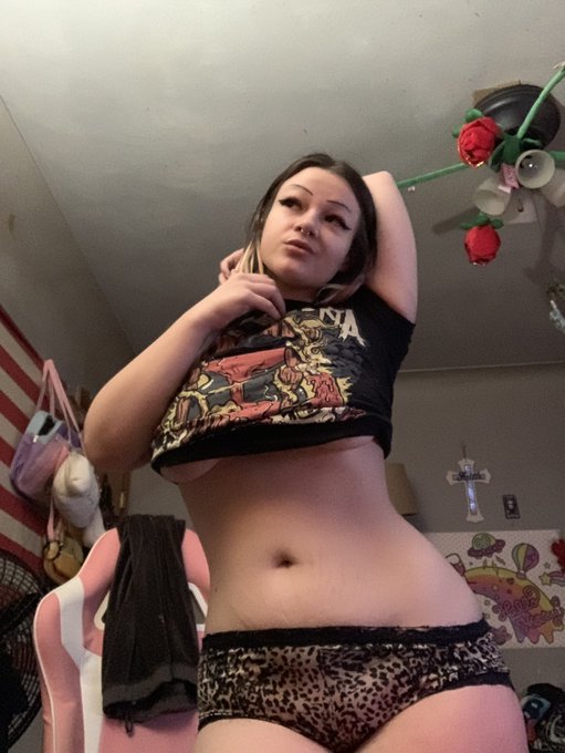 play my favorite song &amp; spit in my mouth🕯🖤 https://t.co/dYKJxLkgGL<a href="/tag/newprofilepic"class="tags"><span>#newprofilepic</span></a>