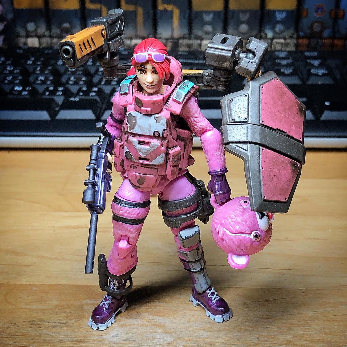 acidrainkit's tweet photo. VIVA LA LOCA! 😆
Mix and match with #fortnite
.
.
#acidrain #acidrainworld #actionfigures #artwork #SciFi #Sciencefiction #Scifiart #War #Soldiers #Military #sciencefictionart #cyberpunk #A23 #A24 #AP04 #pia #toyalliance https://t.co/Tt5JWXUGGF