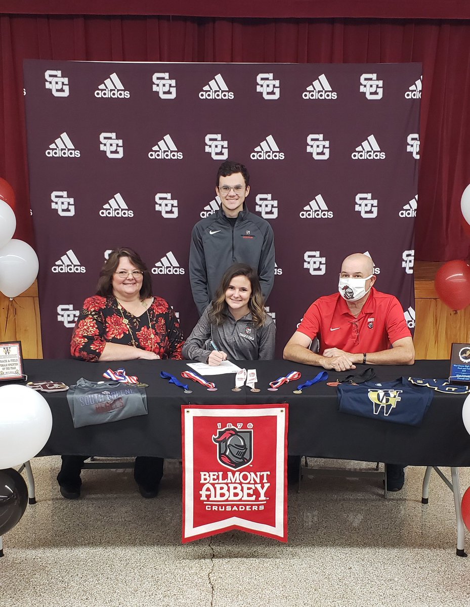 HAKer65's tweet photo. So proud of my girl! She worked so hard for this. When last year's track season was cancelled she didn't let it get her down. She continued to train so she could be stronger for whatever sport seasons she would have! She's quiet but she's fierce! Can't wait to watch it all! ❤️🖤 https://t.co/SB9tuuI4eV