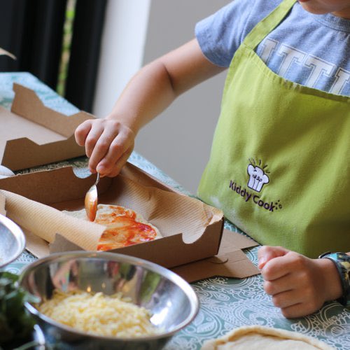 KCHarrogate's tweet photo. @AshvilleCollege @hgatemumbler @girlscouts @HarrogateMama #Kiddycook at home cooking course: comfort of their own kitchen, no need to think about social distancing or any extra safety measures. Theyโre in full control! #dofe #dofewithadifference #bronzesward #goldaward https://t.co/PF0qHZZDce