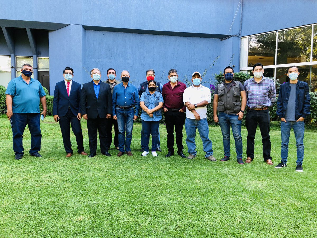 VictorSilvaMich's tweet photo. Sostuvimos un encuentro entre amigos, periodistas que integran el corporativo de noticias Michoacán, con quiénes hemos coincidido en bastantes ocasiones. 

Nunca dejaré de reconocerles su gran labor de informar veraz y oportunamente en cada rincón del estado.
#VamosMichoacán https://t.co/MS4VTmFuGA