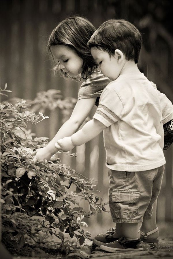 ↴ ✾' ♪

⠀ ❥ 

بصدورنا طفل من الوقت محروم
وجرح قديم ولآ على الجرح ؛ منا
'
وآمالنا غيمة لها ف السماء حوم
صبت بعيد للأسف عن .. وطنا

'⠀
'
  ﴿ 🕊 ✾♩💔