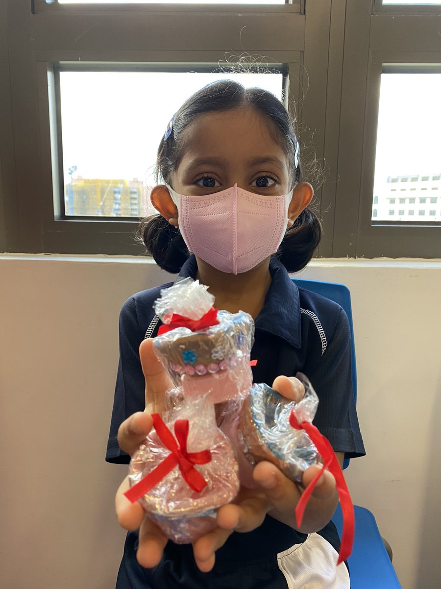 LSGMonaghan's tweet photo. Year 2 are starting their Diwali celebrations with gifts of divas decorated and given by Antara. #HarrowYear2 @HarrowHKLS #kindness #thinkingofothers https://t.co/cSYT8tPrTQ