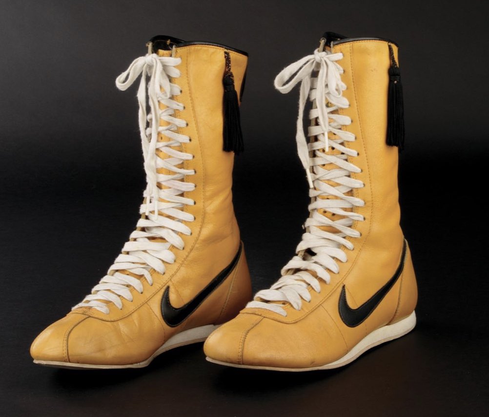 Extranjero Sanción Sofocante Darren Rovell on Twitter: "Sylvester Stallone used Nike boots from Rocky  III sell tonight at Profiles In History auction for $19,200  https://t.co/4VWWoY0wCK" / Twitter