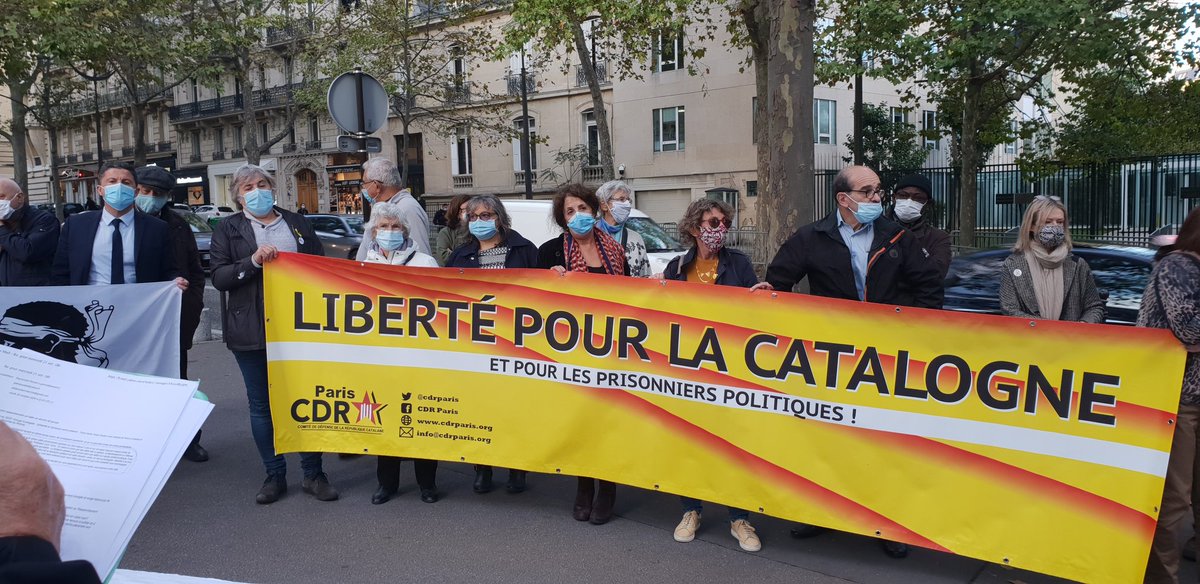 mcjene's tweet photo. Amis, amoureux de la liberté, signez cette pétition exigeant la libération immédiate de tous les prisonniers politiques catalans, le retour de tous exilés et la fin des représailles contre des des centaines d'innocents
@ANC_FRANCE @Foreign_Cat @cdrparis 
https://t.co/1u4dDipfYF https://t.co/u52xuRdSmQ