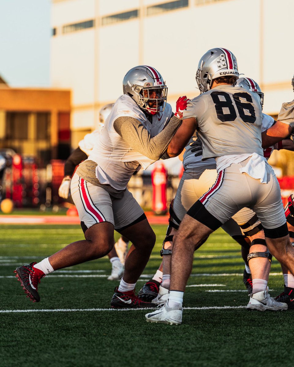 OhioStateFB's tweet photo. Getting better every day 😤😤

#GoBuckeyes #Fight https://t.co/hdsomo2tIq