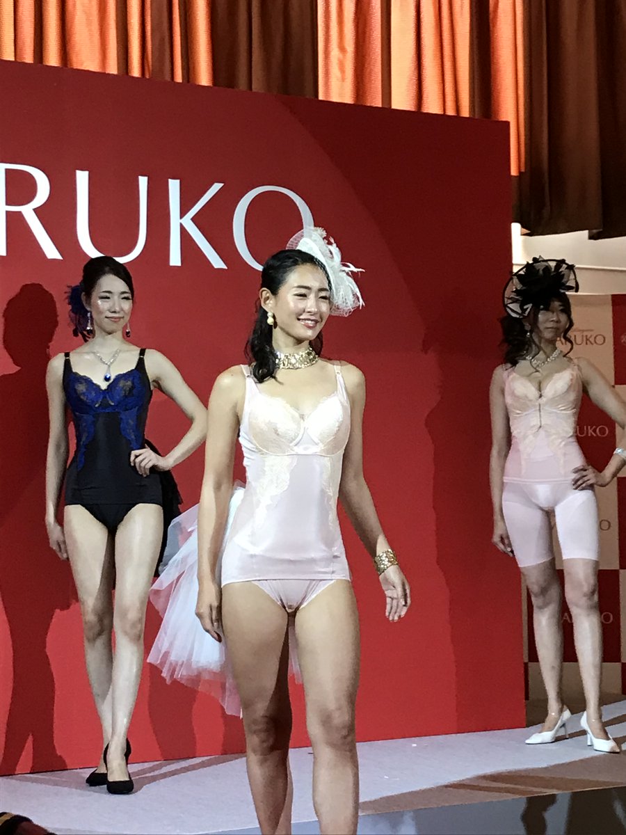 menagekelly's tweet photo. 『女性の美と健康のトータルサポート』が叶う複合施設「マルコマキレイ」が、11.11にグランドオープン❗️当日には、マルコの下着とウエディングドレスのファッションショーや、おぐねぇのメイクショーなどが華やかに開催されました。新しい美のスポットに注目！ https://t.co/wsIaD9PNJW