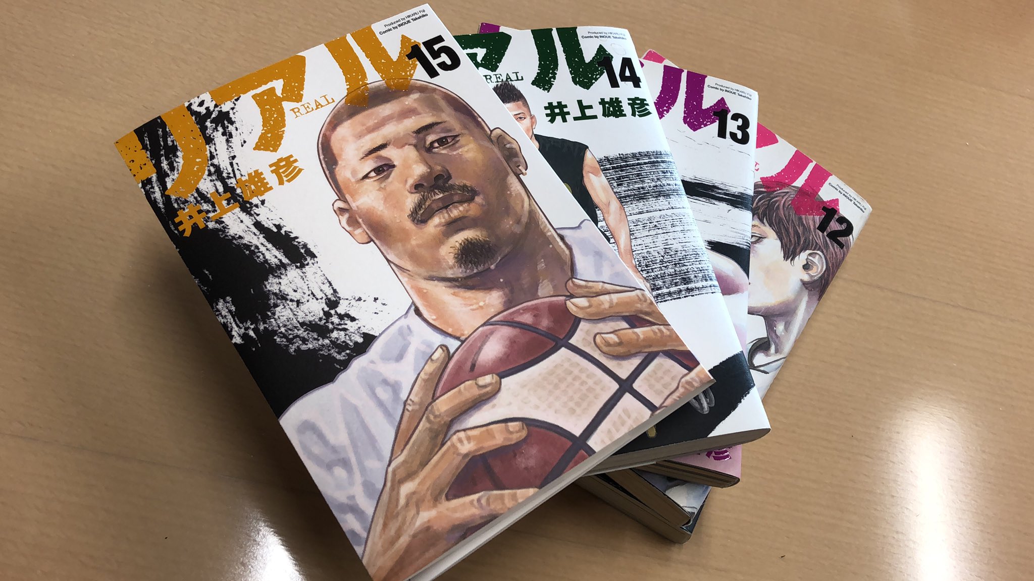 井上雄彦 Inoue Takehiko お知らせ 大量に生じた加筆修正を終えるまでは油断ならんと思いお知らせしてませんでしたが ようやく終わったのでお知らせします リアル最新刊15巻 が11月19日発売となります T Co Zd2wvg2usi Twitter