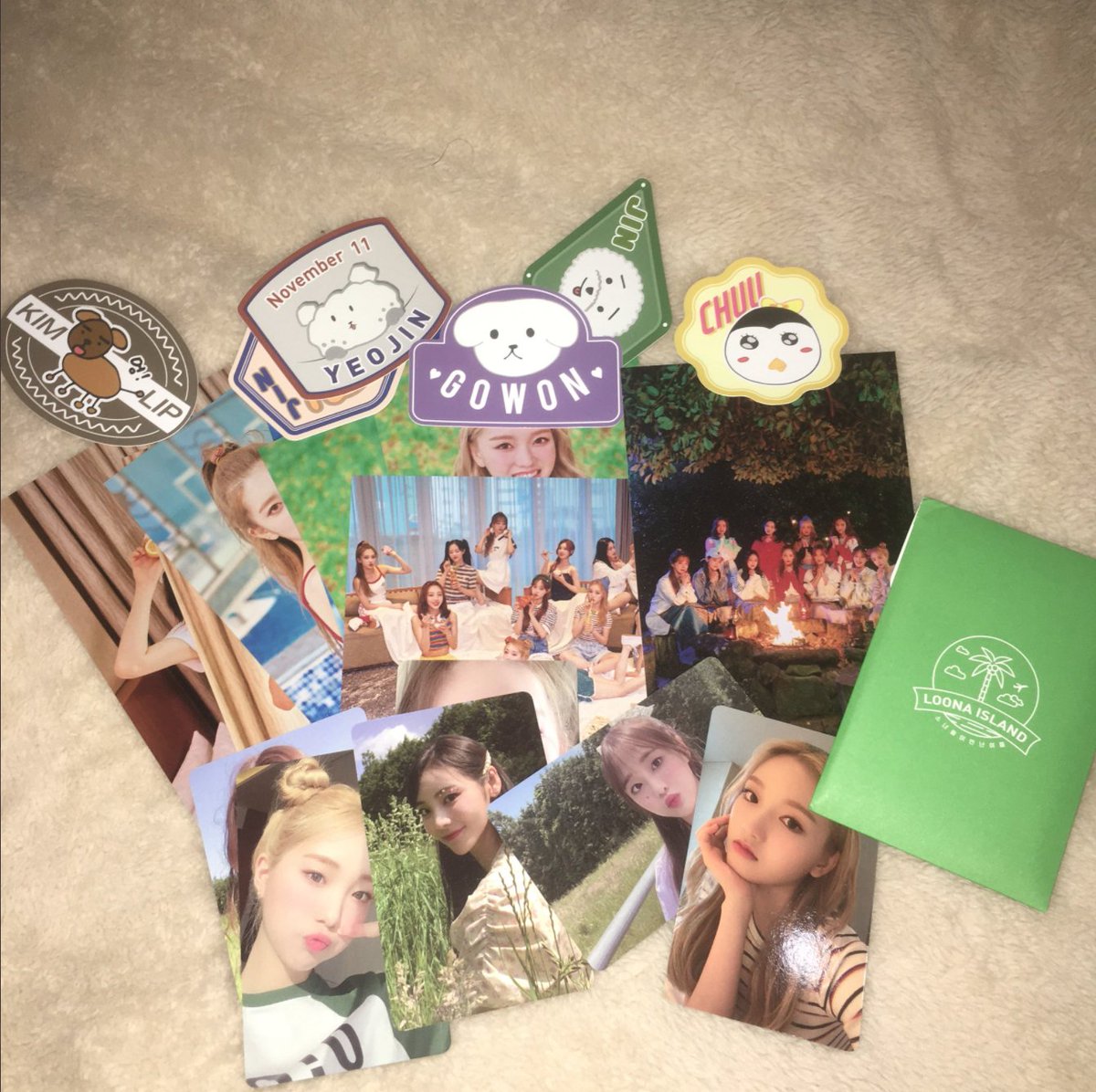 TWICY_twt's tweet photo. ⠀⠀ ( 𝒕. ) ꕤ updᥲtᥱ :: #Moonverse_FallPackage · #MVisBack .ᐟ
#AINI 🐶 Hoy recibí mi fankit de MOONVERSE y fui la más afortunada ya que recibí las cositas de mi bias Lux, además de todos los regalitos grupales que me dan ganas de que jamás acabe el otoño. https://t.co/4lK8yD3q2t