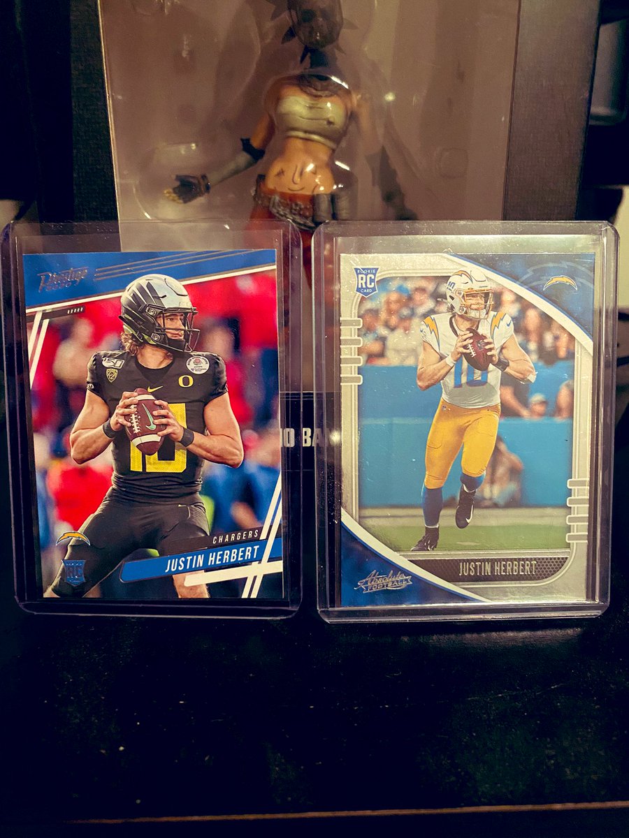 TRICHERATOPS_'s tweet photo. Hey #Chargers fans.  I wanna do something cool because believe it or not..I’m prettttttyyyy cool.  RT and Follow me for a chance to win two Bae Herbert rookie cards!  I’ll pick the winner Sunday evening.  Spread the word!  #BoltUp @Chargers https://t.co/87zVOQIxPz