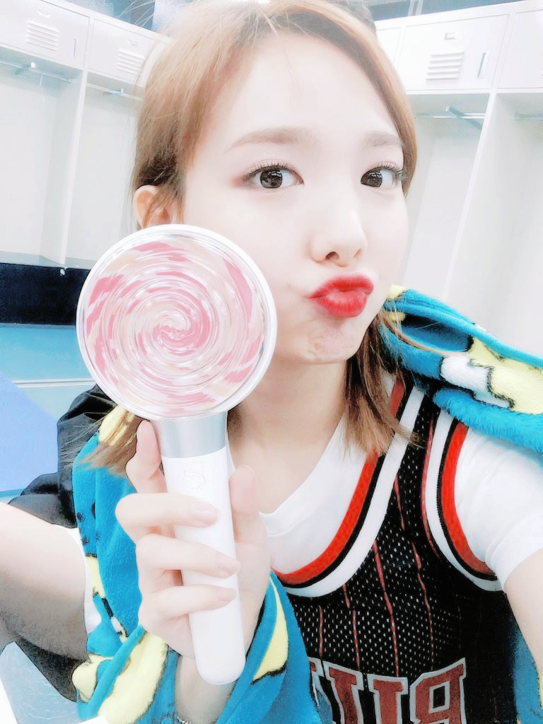 TWICY_twt's tweet photo. ⠀⠀ ( 𝒕. ) ꕤ plᥲчlıst updᥲtᥱ :: #BLOSSOMS · #B7SDYNAMITE .ᐟ
#NEZUKO🌟 : Su otaku favorita les viene a recomendar este temazo de BLOSSOMS. La que más me anima es el Poolside Remix, vayan a escucharla. 🤩 https://t.co/4xe4Ys5V3D