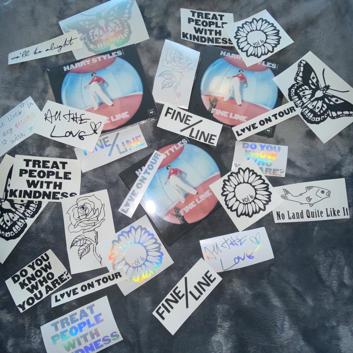 decalgarden's tweet photo. 🌟🍉💫 GIVEAWAY 💫🍉🌟

• THREE winners. Each will receive ONE Fine Line CD and ONE sticker pack or ONE button pack 🌻
• Ends Dec. 13th 
• Follow our social media ✨
• Tag two friends 🤗

GOOD LUCK 🧚🏼💫⭐️

#giveaway #fineline https://t.co/nLxqj3lT9Z
