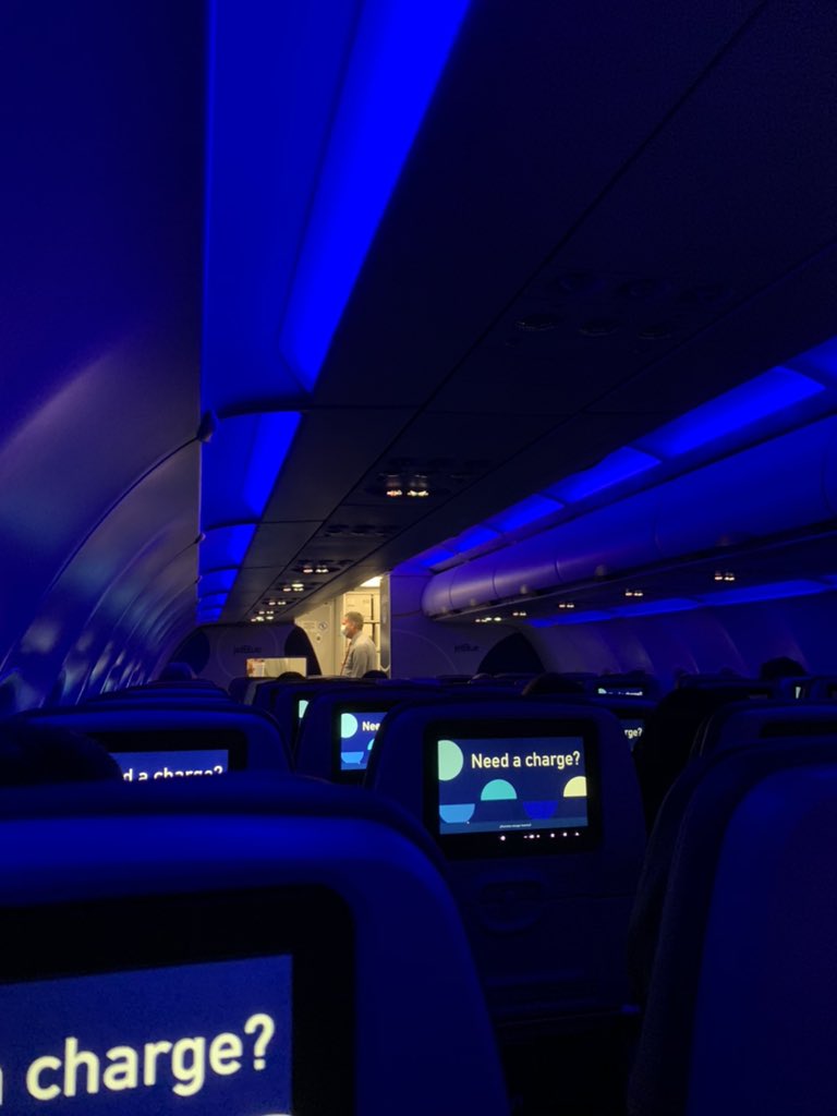 mello2189's tweet photo. #FlyBlue #GoBlue #JetBlue 😂🤣 @earthtonatalia https://t.co/WqdSntGGCm