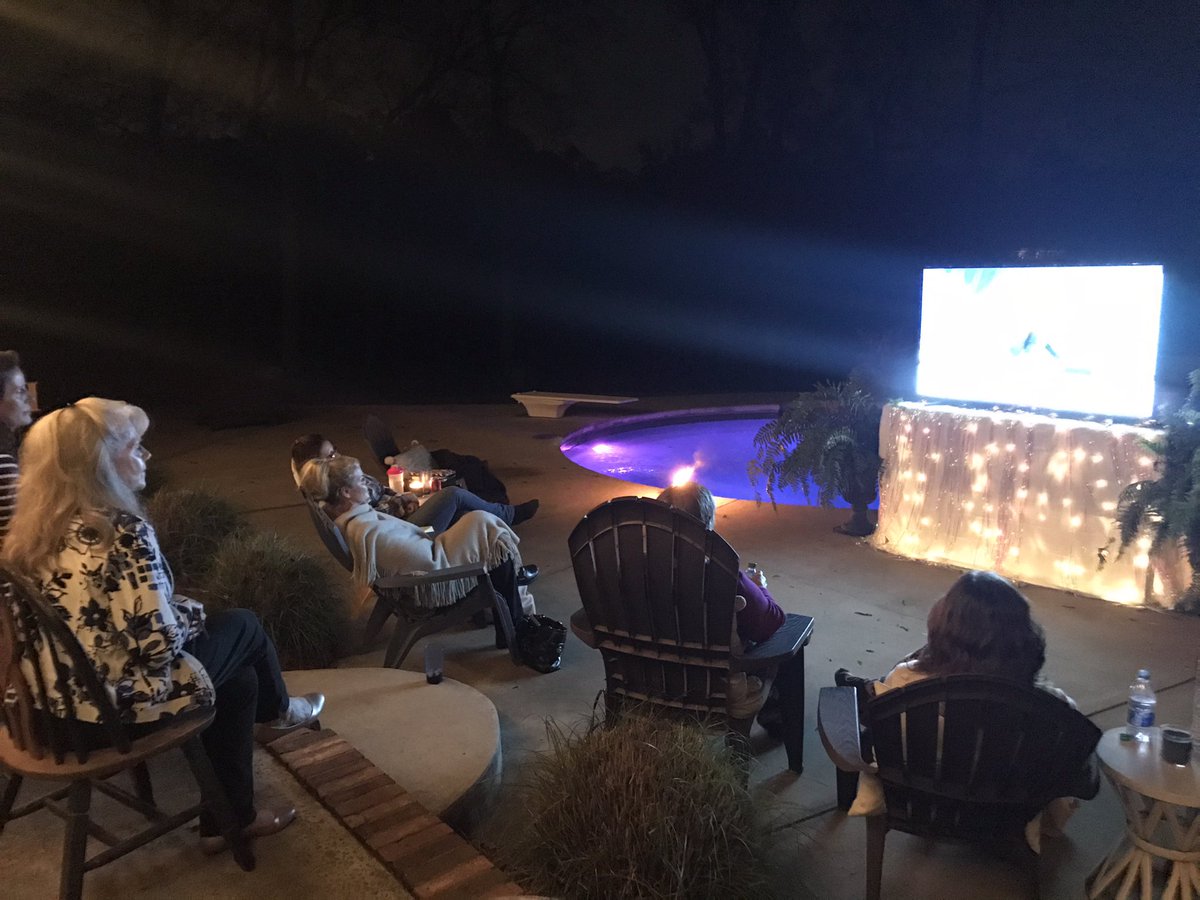 CDeniseH13's tweet image. Worshipping with my sisters in Christ! Amazing fellowship and beautiful scenery. #Reflect2020