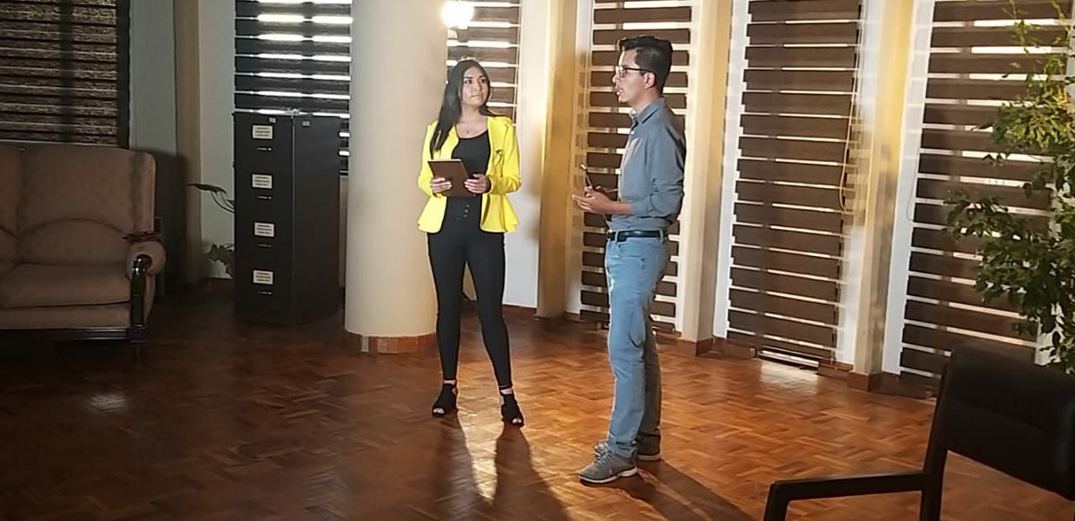MarketingUsfx's tweet photo. Un poco del detrás de escena del primer programa de #PlanetaNegociosTv
#IngComercial #USFX https://t.co/CDwluBhd6K