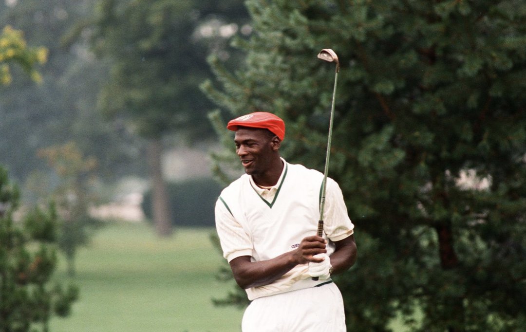 7) Three weeks later, Nike CEO Phil Knight and Tinker Hatfield flew down to California to present the Air Jordan III to Michael Jordan and his parents.The only problem?Jordan was four hours late, as he was playing golf with former Nike employees Rob Strasser and Peter Moore.