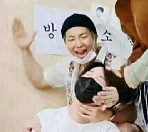 Isabela33336227's tweet photo. Eu: eu tô feia hoje

Namjoon: Love Myself porra https://t.co/VwEcC8DPEN