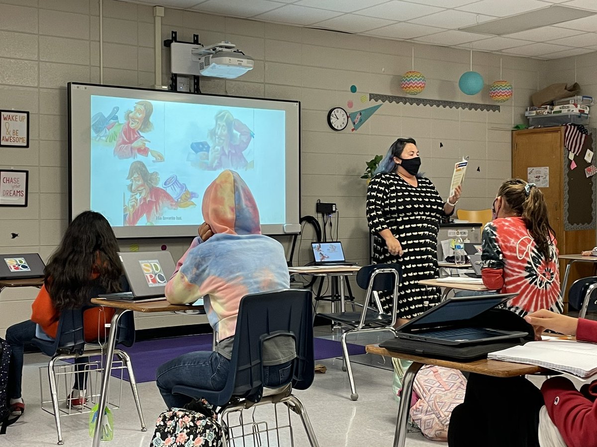 RCEMiddle's tweet photo. Enjoyed a visit with Mrs. Boomhower and Mrs. Spencer for #RCEmath⭐️ this morning! #teamRCE🐾 #ourteachersareawesome💜 https://t.co/atn2vVpNhH