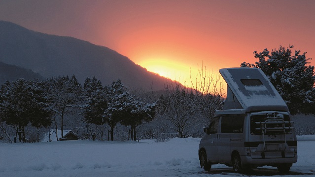 Sotobira By カーネル Sotobira Pick Up 冬車中泊の寒さ対策で有効なのは 窓ガラスから伝わる冷気を遮断すること 窓ガラスから伝わる冷気を遮断すること 重要なことなので二度言いました ここテストに出ます T Co Obbtvsjvpk 車中泊