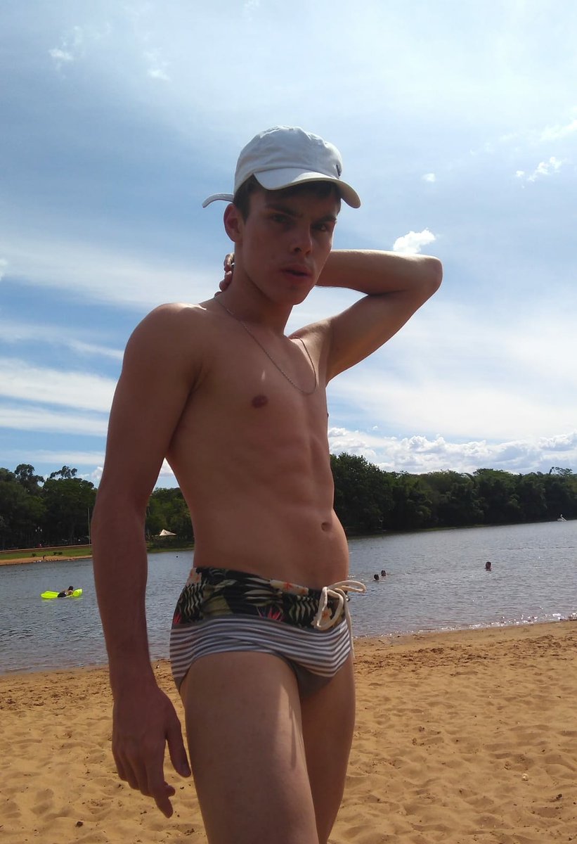 _resinaa's tweet photo. o quanto você mudou em 3 anos?
aí gente KKKKKK
#CloseGayBlogBR https://t.co/N0GFAgIBz1