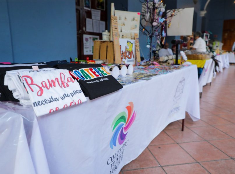 PoliticMaya's tweet photo. AYUNTAMIENTO DE COATEPEC / Regresarán los artesanos productores en los bajos del palacio municipal los fines de semana | https://t.co/H3zKEsKaiG https://t.co/MHrjqUs7Tb