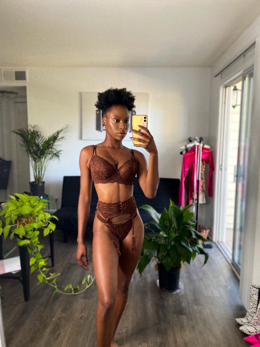 Aubri Ebony Xo https://t.co/fplLQnTzie