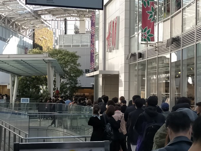 ユニクロ崩壊 ジルサンダーコラボでユニクロ名古屋の混雑がやばすぎる 入場制限無し オンラインショップは鯖落ちしすでにメルカリ転売 まとめダネ ユニクロ崩壊 ジルサンダーコラボでユニクロ名古屋の混雑がやばすぎる 入場制限無し オンラインショップは鯖落ちしすでにメルカリ転売 まとめダネ